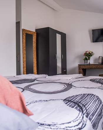 Chambre 2 vue du lit