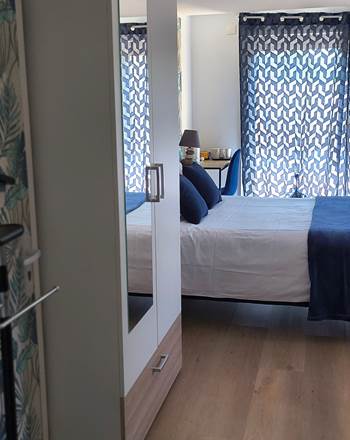 entree-chambre-lessentielle-la-girouardiere-la-fleche