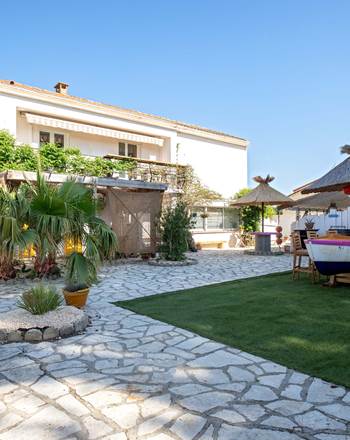 villa-les-salines-flamant-location-appartement-maison-vacances-grau-du-roi-jardin-proche-plage