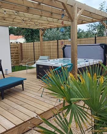 vue terrasse birdie à 900m de la plage