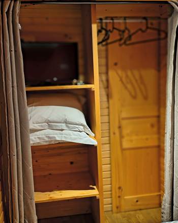 chambre-rangements-roulotte-sarthe
