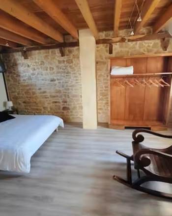 Grande chambre avec lit queen size