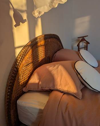le lit de la suite Le Figuier est en format Queen size