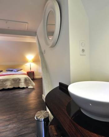 Chambre RDC avec sa salle de bain/wc privée