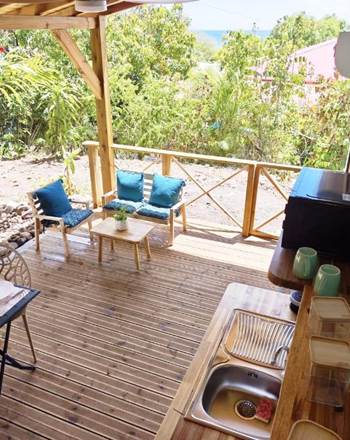 Terrasse extérieure aménagée 