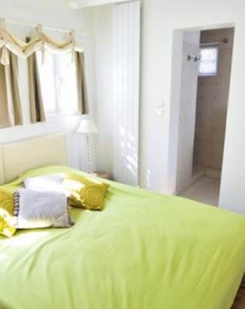 Chambre RDC avec sa salle de bain/wc privée