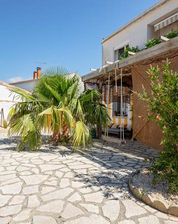 villa-les-salines-flamant-location-appartement-maison-vacances-grau-du-roi-jardin-proche-plage