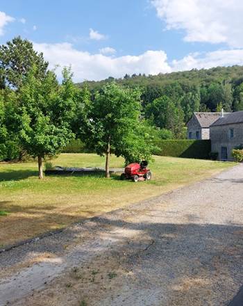 jardin et parking privé
