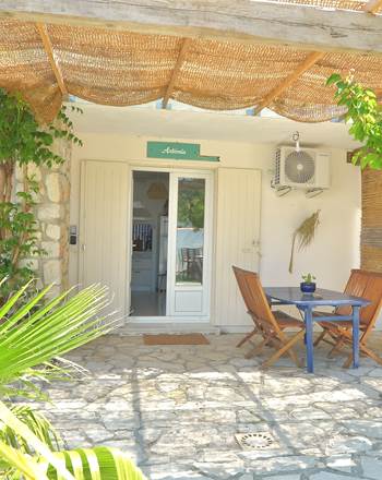 villa-les-salines-flamant-location-appartement-maison-vacances-grau-du-roi-jardin-proche-plage
