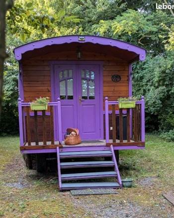 Exterieur roulotte violette