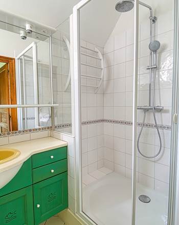 salle-d-eau-chambre-1er-etage-annexe-la-verrerie-d-ivoy
