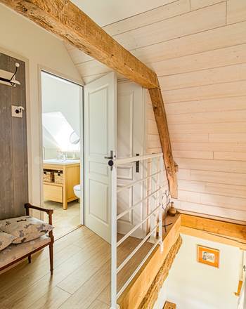 pallier-suite-de-l-atelier-la-verrerie-d-ivoy