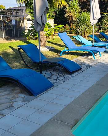 transats-piscine-gite-la-fleche-sarthe.jpg