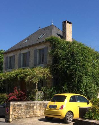 1_ La Terrasse et son parking