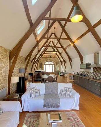 Salle commune partagée par les hôtes