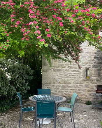 La Vieille Grange hébergement terrace lumineux et ensoleillé
