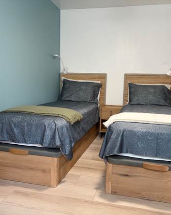 Chambre bleue lits séparés
