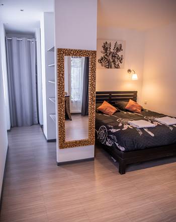 Chambre 1 et Miroir