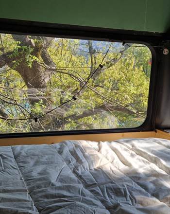 Le Bus Insolite - Chambre avec vue panoramique et toit ouvrant - nuit en amoureux sous les étoiles  du Lac de Serre-Ponçon