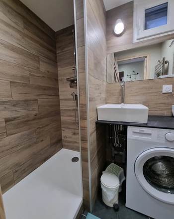DOUCHE REZ DE CHAUSSEE