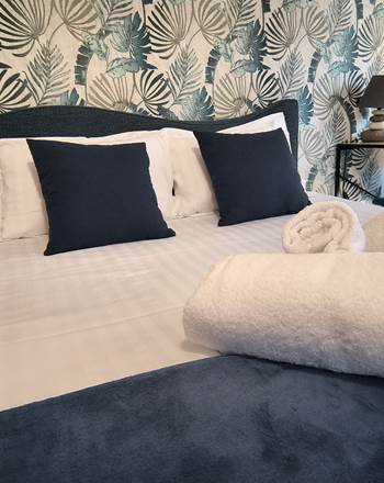lit-preparation-accueil-chambre-lessentielle-la-fleche