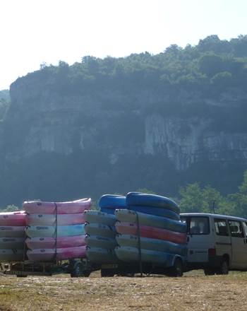 KAYMAN-CANOES-La-Classique-:-Excursion-en-Canoë-avec-Départ-de-Marsac-Excursion-Aveyron-Canoë