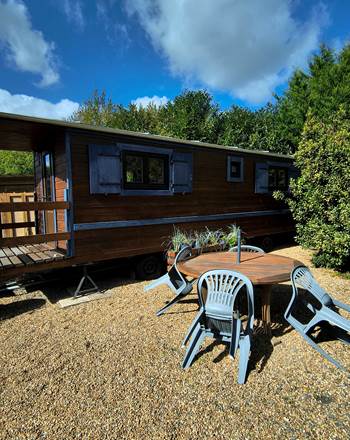 roulotte-location-vacances-sarthe-la-girouardiere