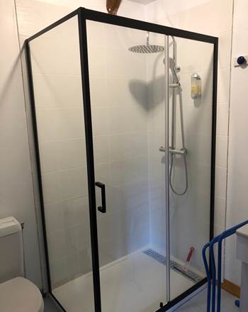 Chambre familiale - Salle d'eau
