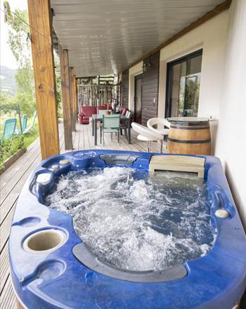 Le Chalet - Jacuzzi privé 2 personnes avec vue mgnifique sur les montagnes, le Grand Morgon et le lac de Serre-Ponçon