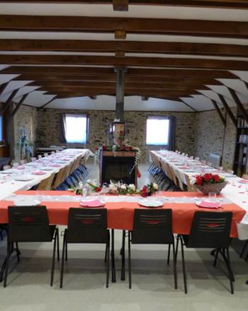 SALLE AVEC SON POELE
