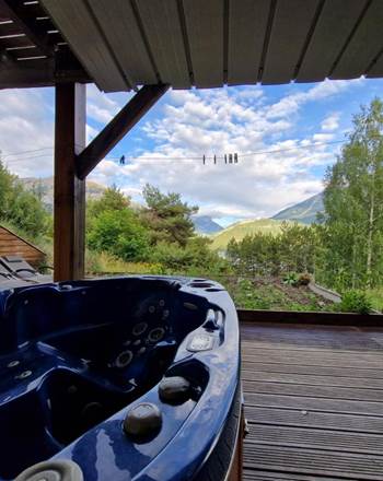 Le Chalet - Jacuzzi privé 2 personnes avec vue mgnifique sur les montagnes, le Grand Morgon et le lac de Serre-Ponçon