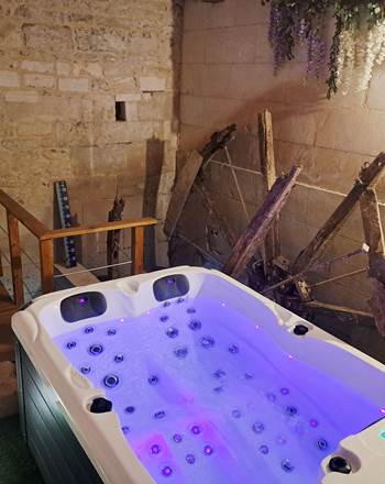 Jacuzzi privatif au Logis du Meunier