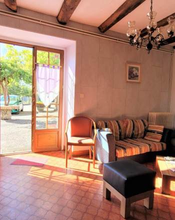 salon - bureau - accès extérieur plein pied