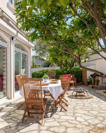 villa-les-salines-flamant-location-appartement-maison-vacances-grau-du-roi-jardin-proche-plage