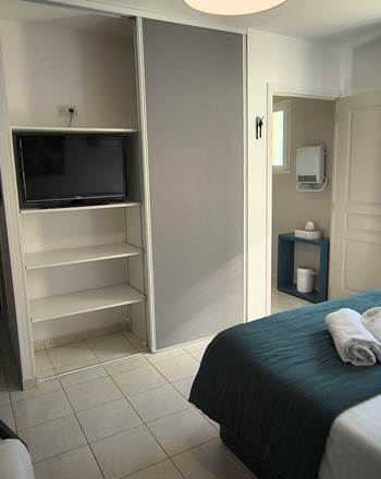 Chambre d'hôtes familiale 5 personnes proche du Zoo de La Flèche avec télévision et vue jardin