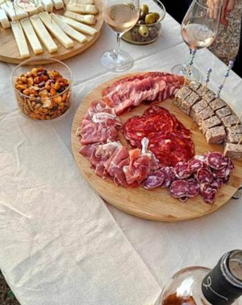 Dégustation de vin et tapas au Mas Farchat