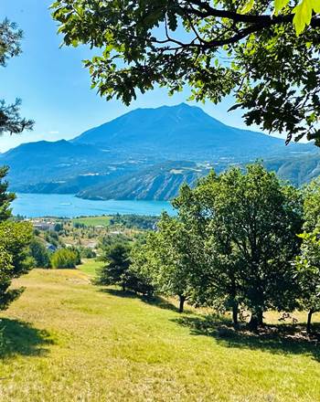Le Bus Insolite - Vue magique sur le lac de Serre-Ponçon
