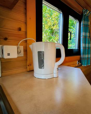 kitchenette-equipee-roulotte-zoo-la-fleche