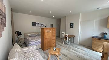CHAMBRES-D'HÔTES-LE-PUITS-SAINTE-CLAIRE-Studio-Salon