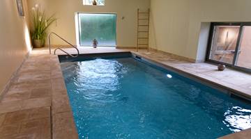 Piscine intérieure chauffée privative