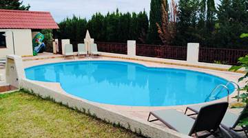 Mas Néoulous piscine.
