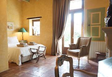 Chambre  côté jardin dans maison en Provence Vaucluse