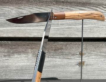 #AtelierCoutellerie / #KnifeMakingWorkshop #FabricationCouteaux / #HandmadeKnives #StageCoutelier / #BladesmithExperience #CouteauArtisanal / #ArtisanKnife #StageArtisanat / #CraftWorkshop #AtelierCréatif / #CreativeWorkshop #LoisirManuel / #HandsOnExperience #CouteauPersonnalisé / #CustomKnifeMaking #ArtisanatFrancais / #FrenchCraftsmanship #LoixIledeRé / #LoixIledeRe #IledeRé / #IledeReIsland #CharenteMaritimeTourisme / #CharenteMaritimeTourism #VacancesIledeRé / #IledeReHolidays #TourismeAtlantique / #AtlanticCoastTrip #DestinationIledeRé / #VisitIledeRe #VillageDeLoix / #LoixVillage #FrenchAtlanticCoast / #ExploreIledeRe