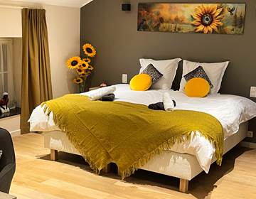 Lit-Chambre-Tournesol-Le-Relais-de-lou-A