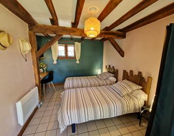 En entrant dans la chambre Le Buron