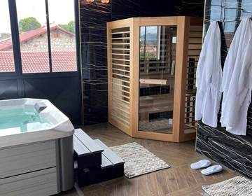 spa jacuzzi sauna