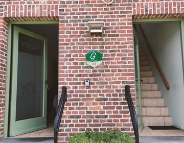 façade; entrée des deux appartements