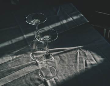 table-5706576_1280