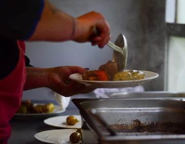 Repas servi par le traiteur "Les Imprévus de Cécilou"