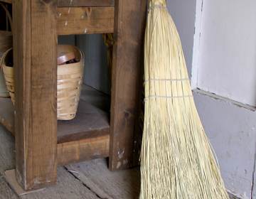 brooms-214717_1280